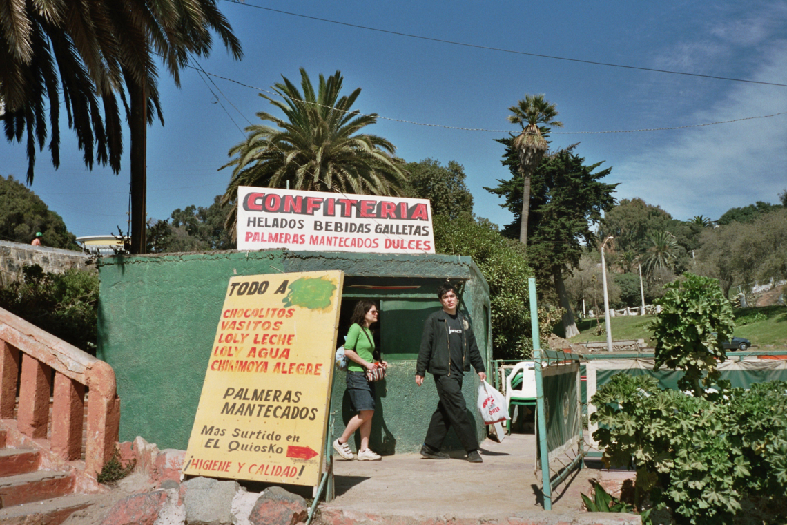 EiEi, Selina Trepp, message salon und Diego Fernández, Galeria Chilena, Ausflug ans Meer, Valparaiso, Chile