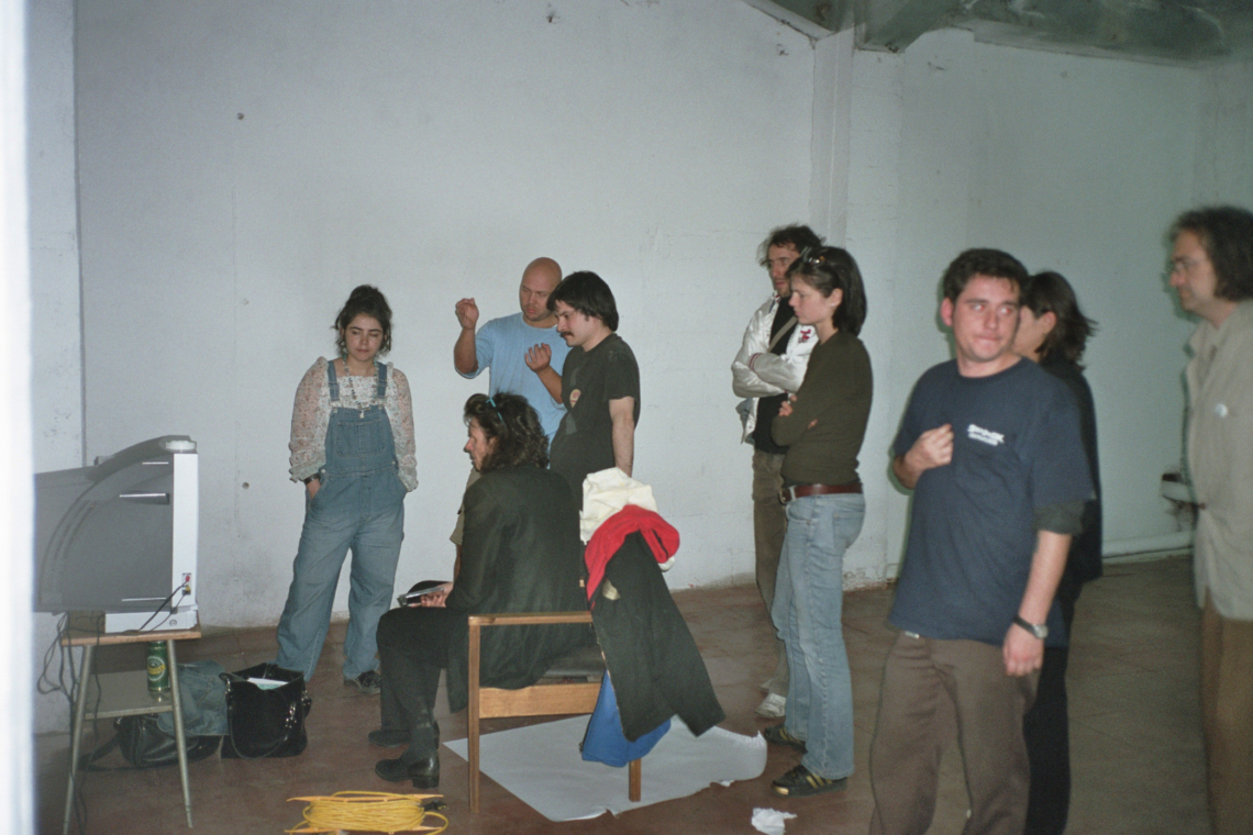 EiEi, Aufbau "In Situ Action", mit Johanna Unzueta und Felipe Muijca, Galeria Chilena, Rodrigo Vergara, Hofmann's House, Peter Stoffel und Solvej Dufour Andersen, planet 22, Valparaiso port, Chile