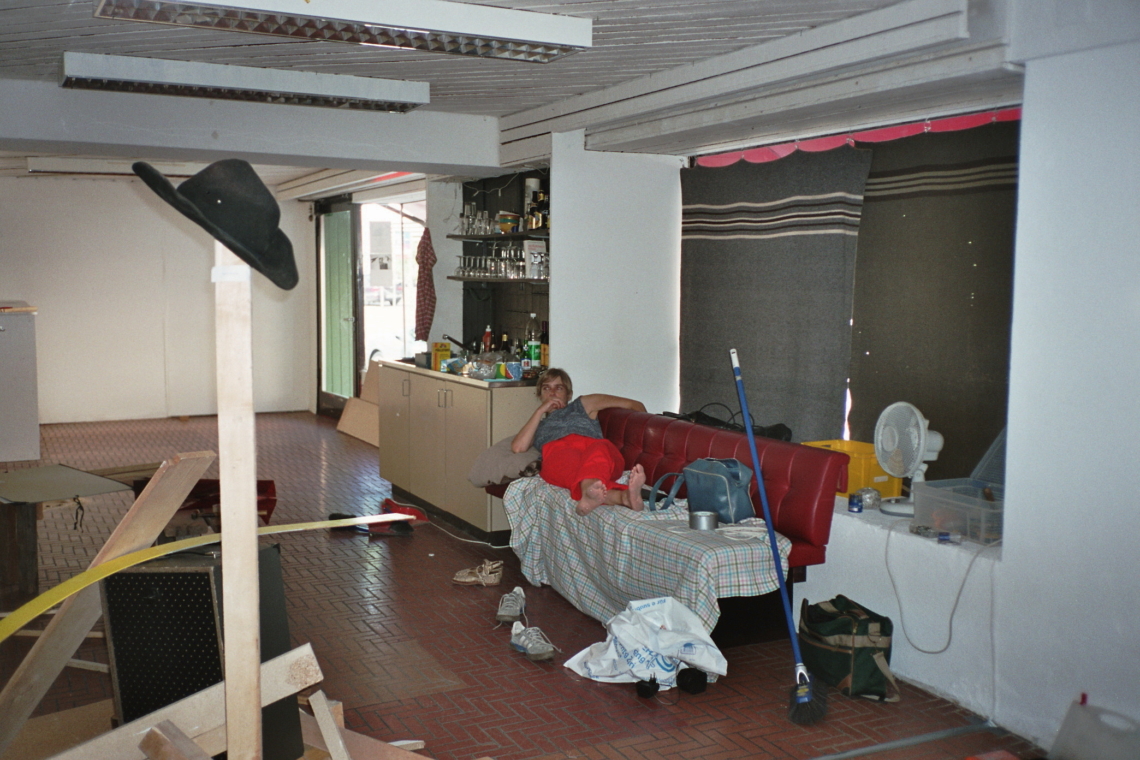 Karin Müller "Lagerfeuer", Aufbau der Ausstellung, message salon Rigiplatz, Zürich