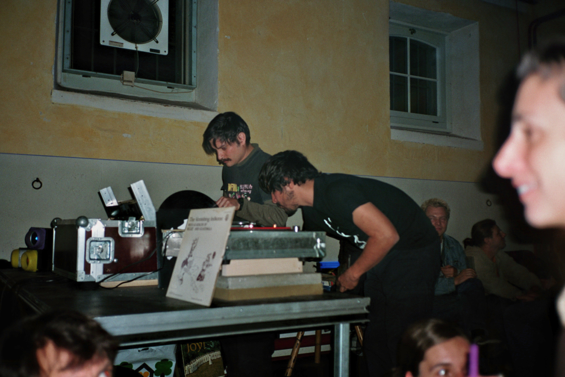 message salon präsentiert "Casino Dream Version", "Tazos", Performance, Stall 6, Theaterhaus Gessnerallee, Zürich