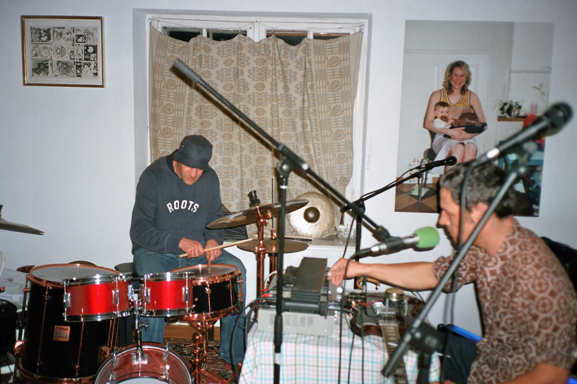 Miss Stini Chatzemusig, d'Rumpelchammere, message salon Rigiplatz, Zürich