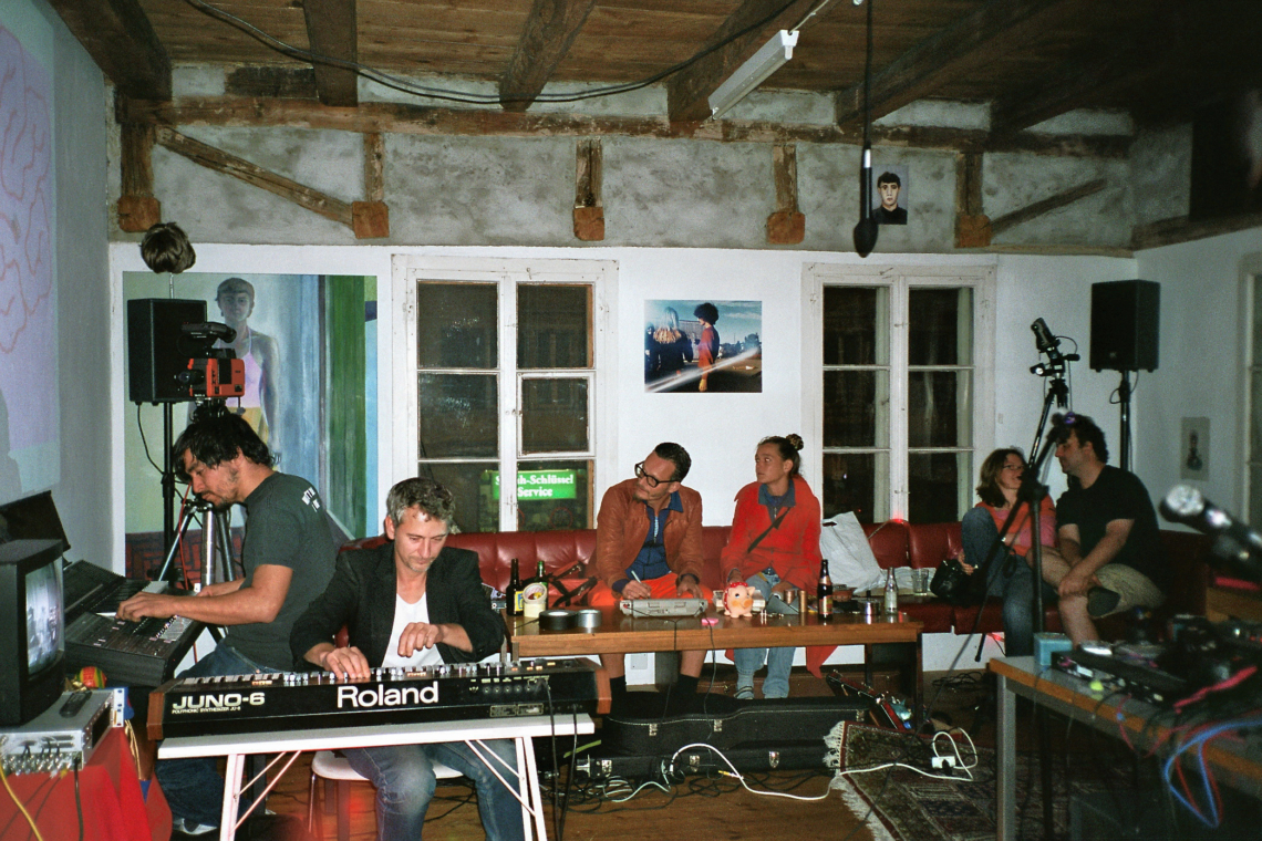 Miss Stini Chatzemusig, d'Rumpelchammere, message salon Rigiplatz, Zürich