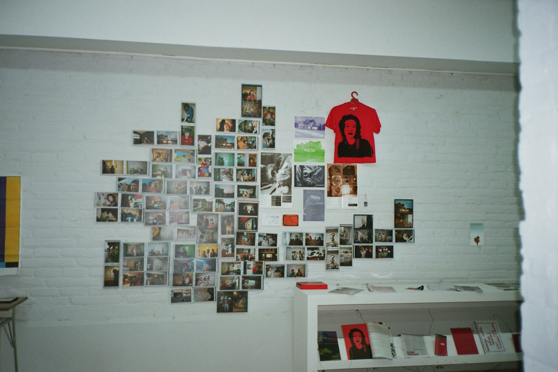 EiEi, Esther Eppstein, message salon Installation, Document Center, Valparaiso, Chile