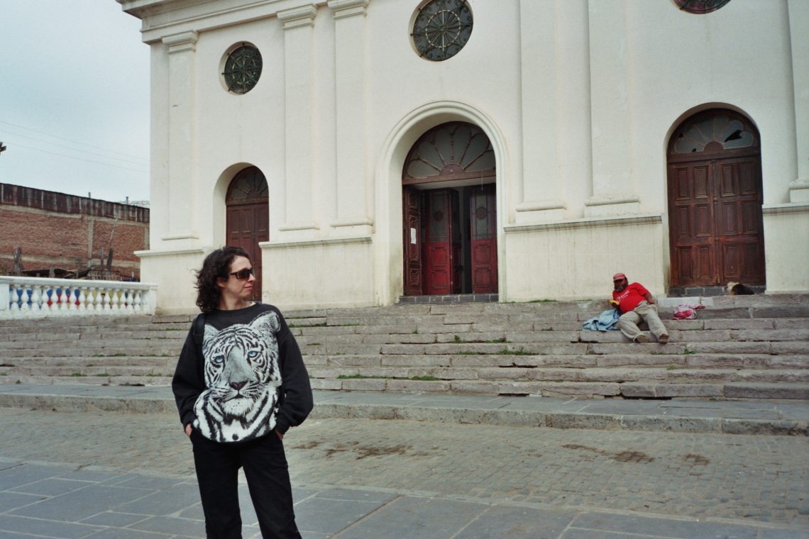 EiEi, Esther Eppstein, message salon, in Valparaiso, Chile