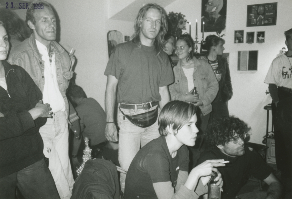 Selina Trepp und Esther Eppstein "Bodenlose Tiefpreise – alles ist käuflich", Bilderladen Monotony, Zürich