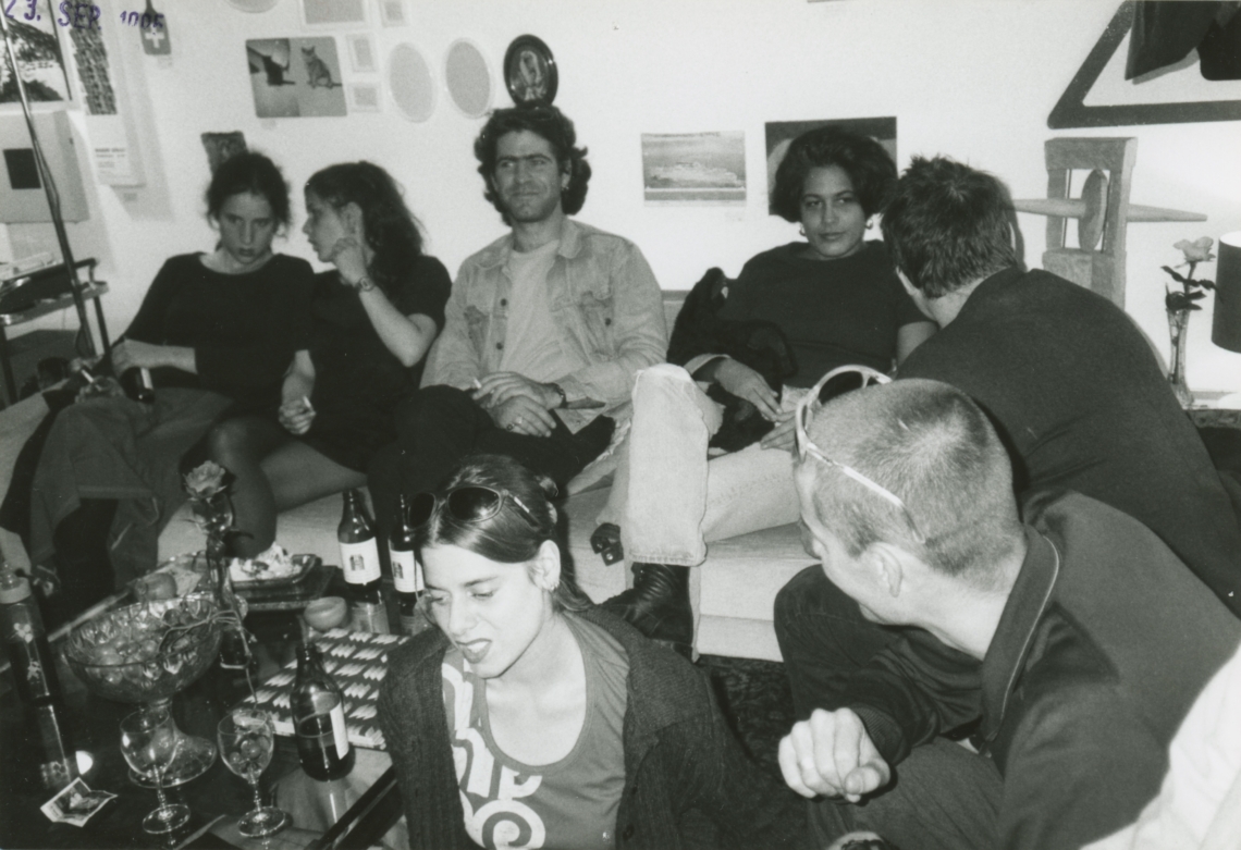 Selina Trepp und Esther Eppstein "Bodenlose Tiefpreise – alles ist käuflich", Bilderladen Monotony, Zürich