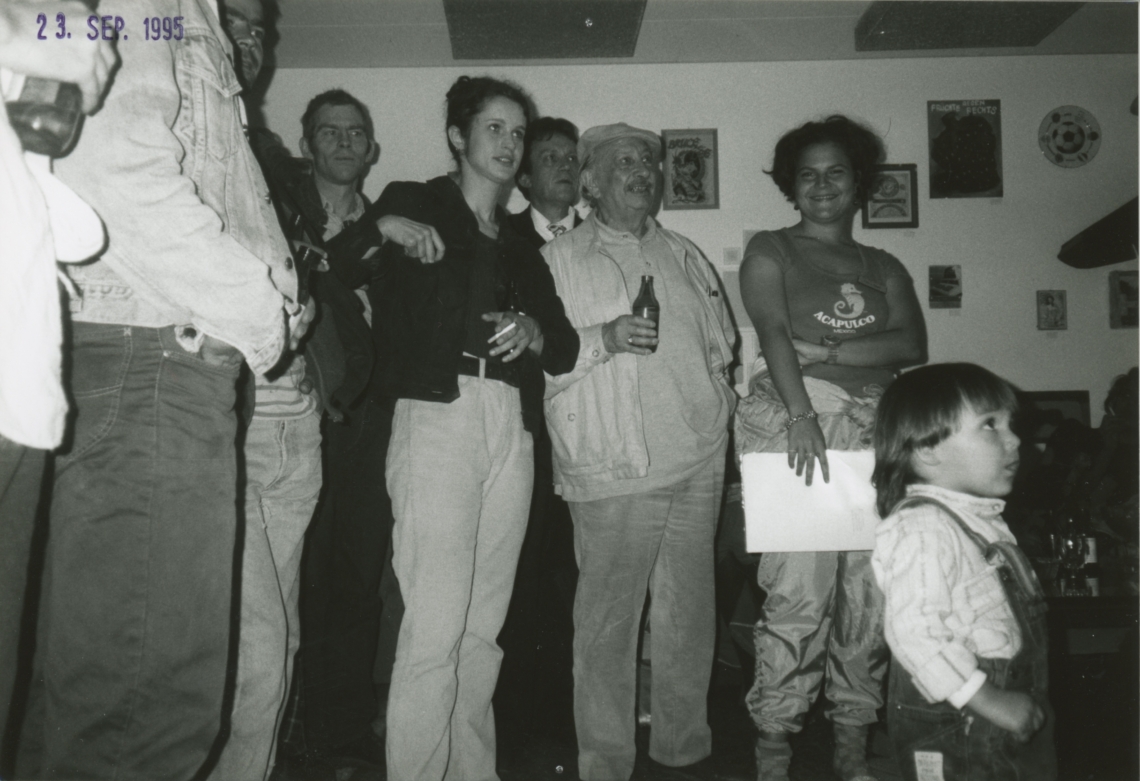 Selina Trepp und Esther Eppstein "Bodenlose Tiefpreise – alles ist käuflich", Bilderladen Monotony, Zürich