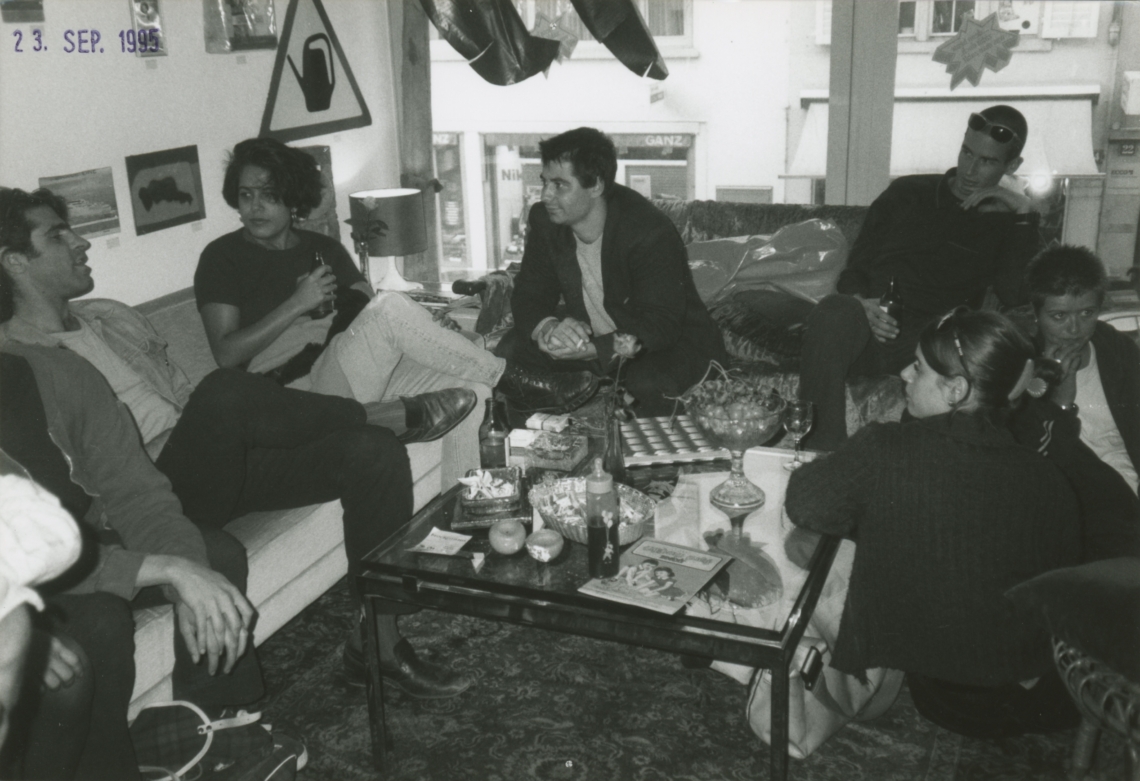 Selina Trepp und Esther Eppstein "Bodenlose Tiefpreise – alles ist käuflich", Bilderladen Monotony, Zürich