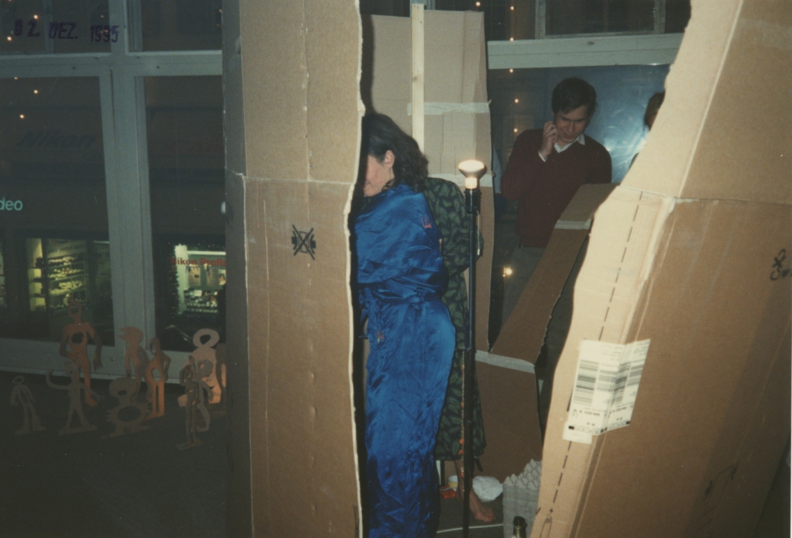 Eva von Wartburg, Teresa Pereira, Lena Zwicky, Eva Kirchhofer "Das Loch", Monotony, Zürich 