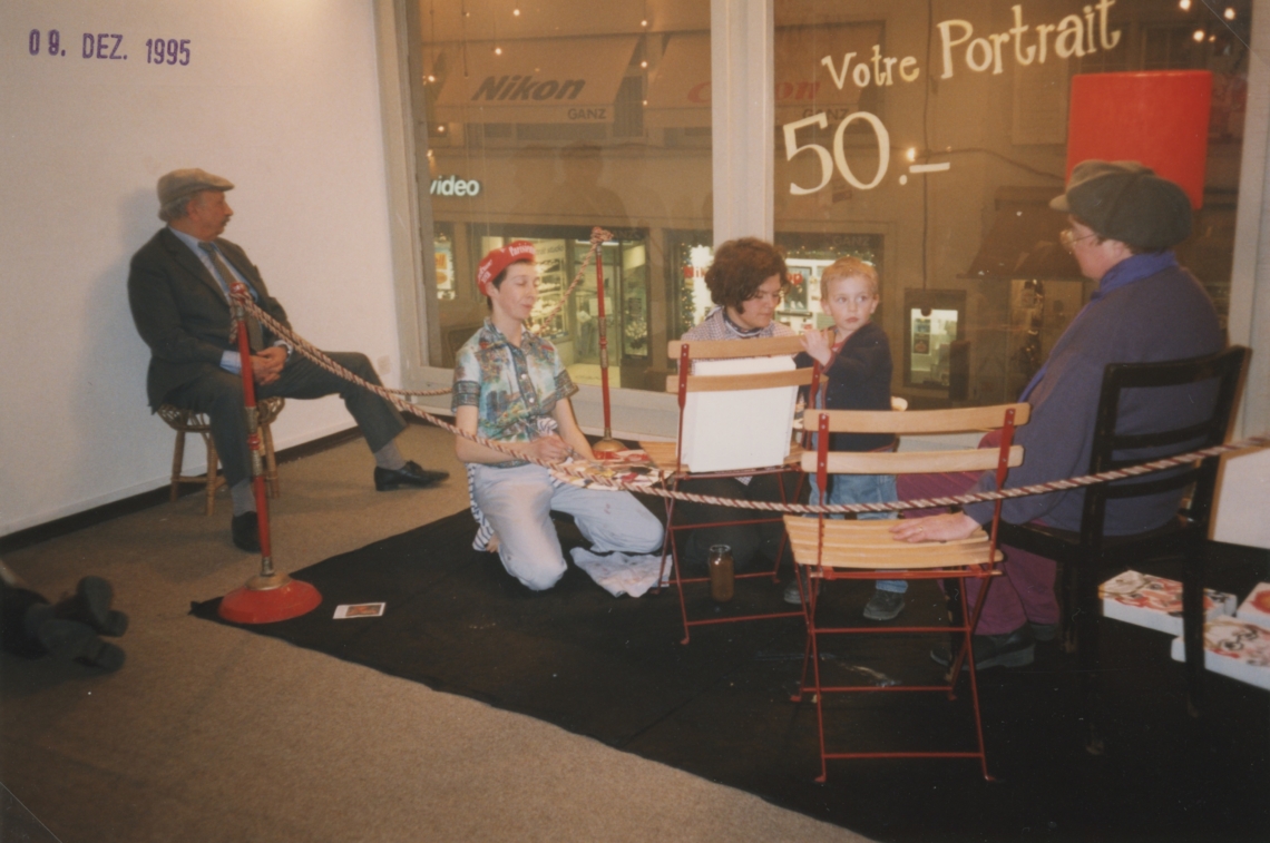 "Am 9.12. um 17 Uhr wollen Selina Trepp und Esther Eppstein ein Stück vom Kuchen", Monotony, Zürich