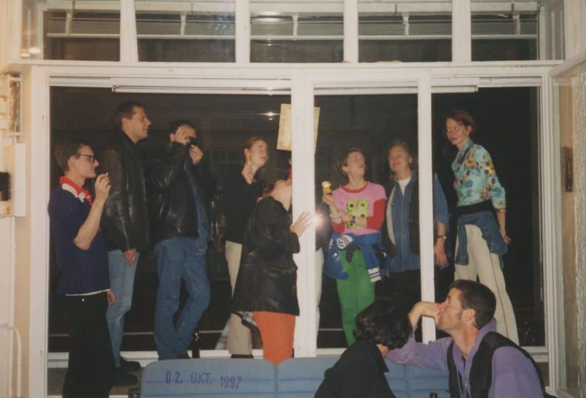 "Emotionale Distanz und Selbstzerstörung", Sandra Künzi, message salon, Zurich 1997