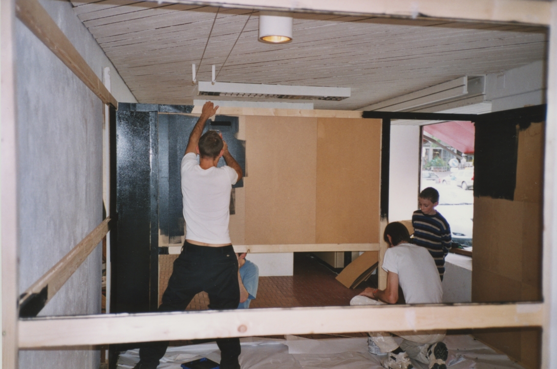 Alexis Saile "Vollgas", Aufbau der Ausstellung, message salon Rigiplatz, Zürich