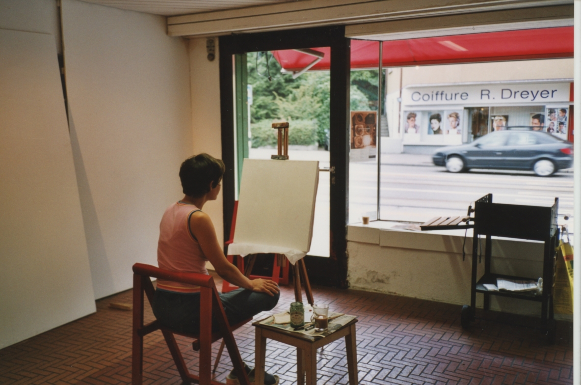 Andrea Muheim "Am Fenster gemalt", Andrea Muheim malt im message salon Rigiplatz, Zürich