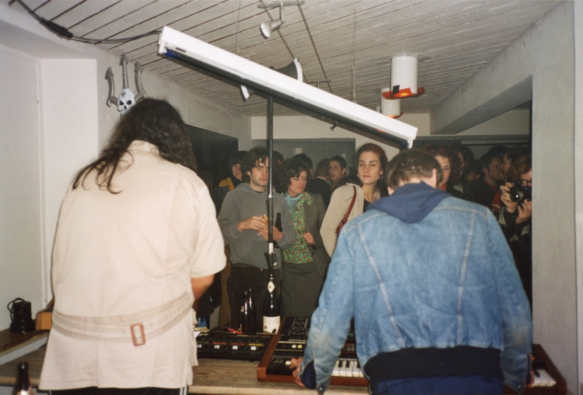 Christian Andersen "explosions", live Musik Performance Kay-Zee und Karla. K,  message salon Rigiplatz, Zürich