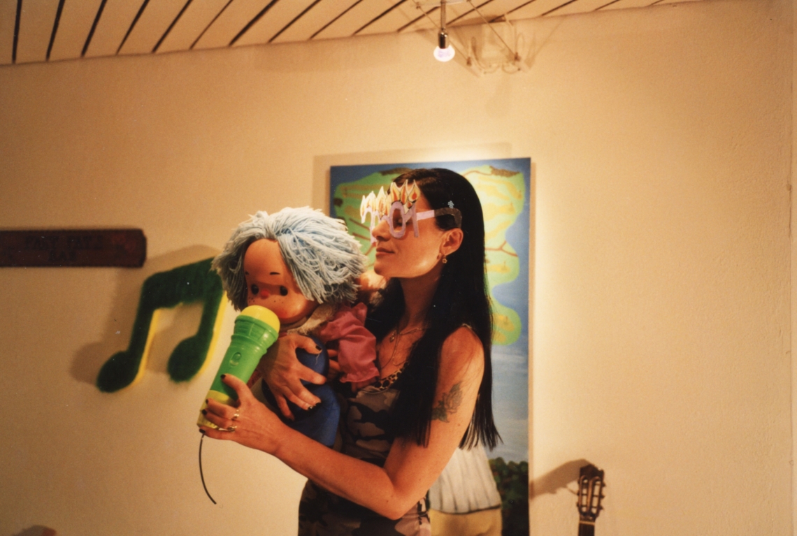 David Chieppo "whole in one", Susann Walder, performance in the exhibition, message salon Rigiplatz, Zurich