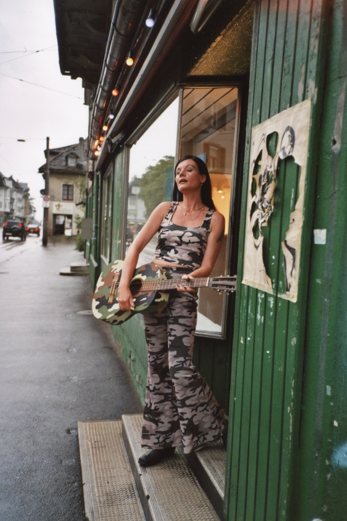 David Chieppo "whole in one", Susann Walder, performance in the exhibition, message salon Rigiplatz, Zurich