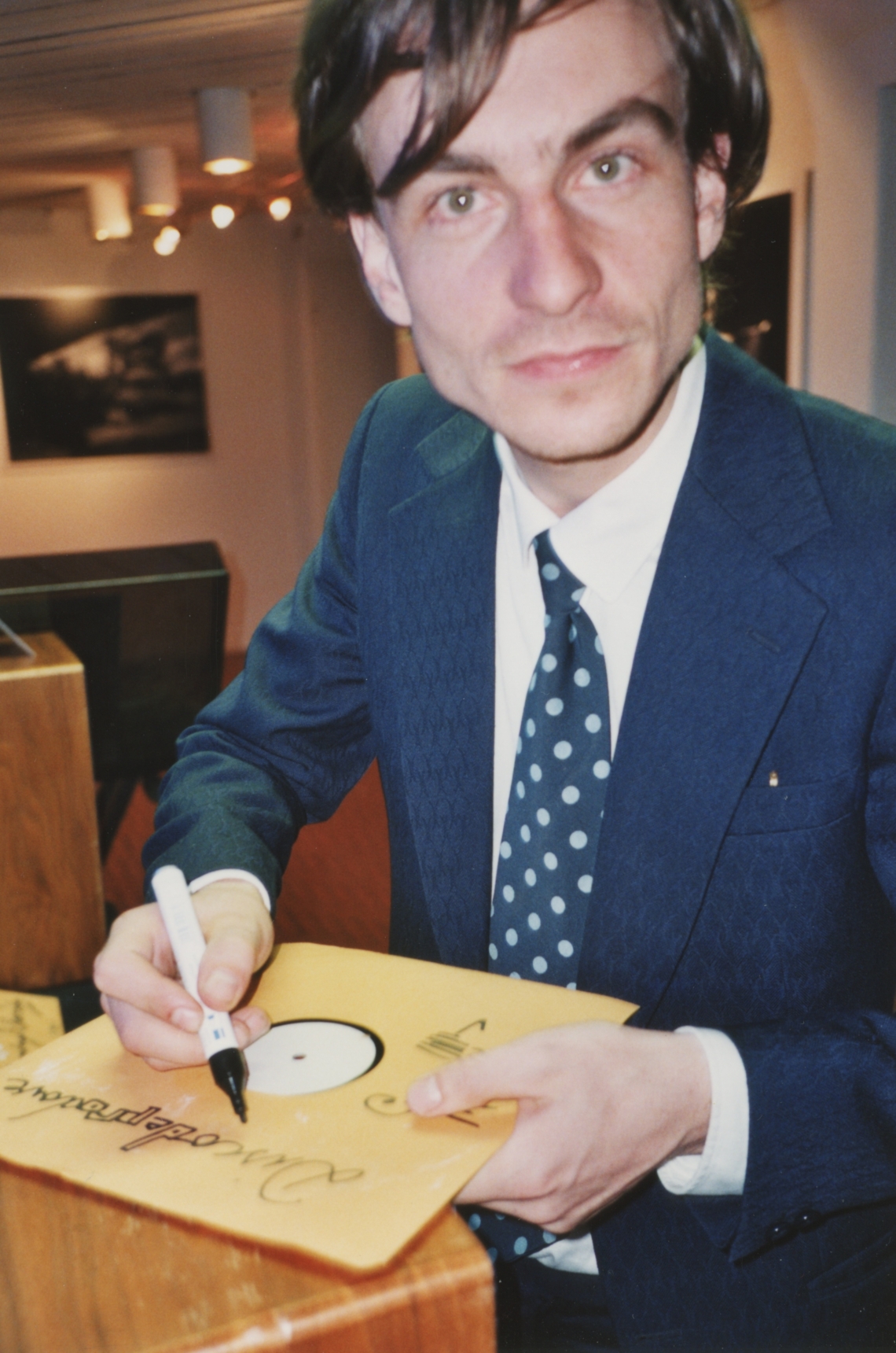 Karla Rockmaster K "I prefer music", Arvild Baud signiert die EP "Love Is Stronger Than Thunder", message salon Rigiplatz, Zürich