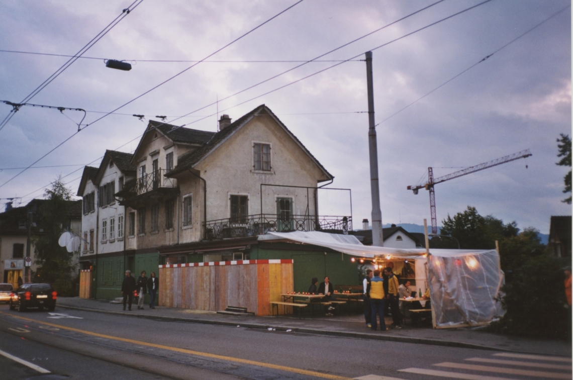 Kerim Seiler "Baustellenromanze mit Tanz und Bier", message salon Rigiplatz, Zürich