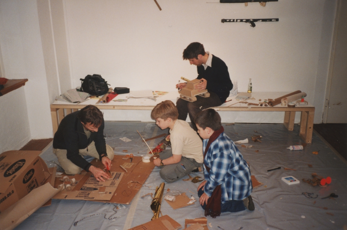 Die Junioren M&M, Waffen basteln, message salon Rigiplatz, Zürich