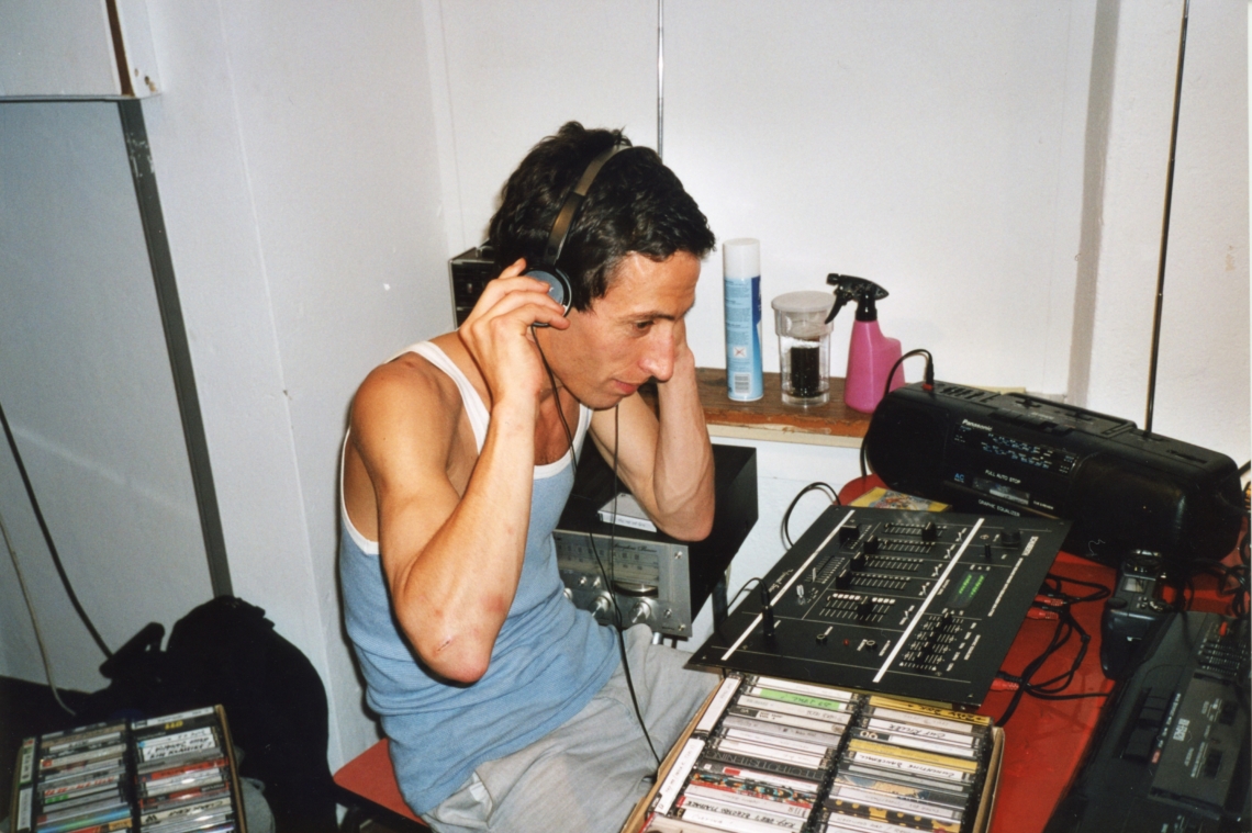 Ping Pong, Musik aus dem Kassettenrekorder, message salon Rigiplatz, Zürich