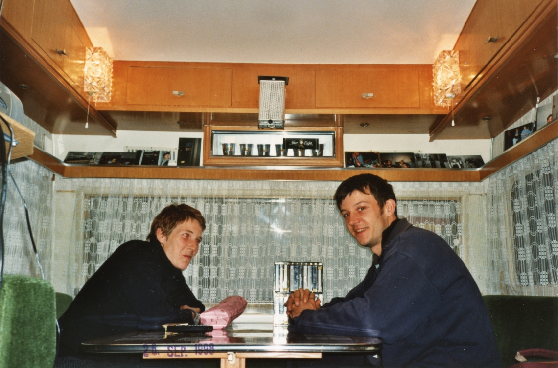 Die message salon Ferienkolonie mit Edit Oderbolz und Antonio Pate, message salon Wohnwagen, Appenzell