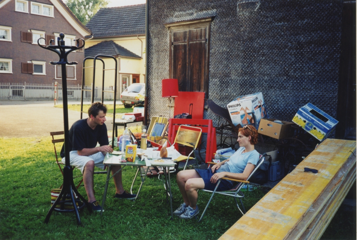 Die message salon Ferienkolonie, Aufbau mit Andrea Binswanger, Ruedi Gfeller, message salon Wohnwagen, Appenzell