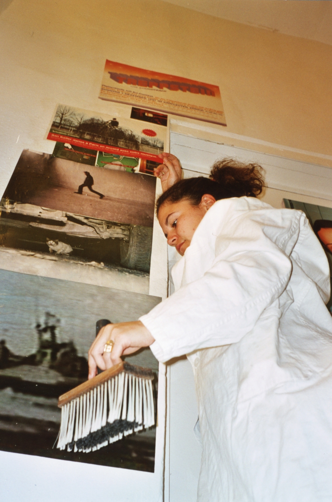 Esther Eppstein "message salon souvenir shop", Aufbau mit Selina Trepp, Fri-Art Kunsthalle Fribourg