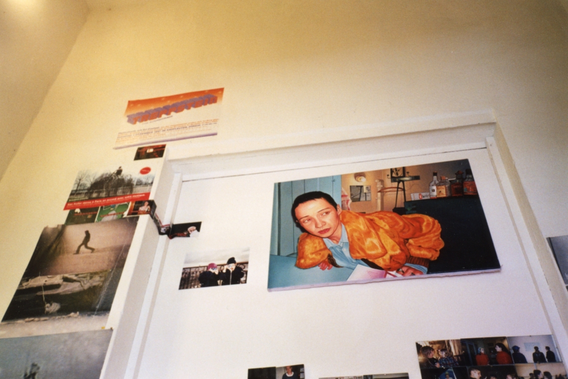 Esther Eppstein "message salon souvenir shop", Eingangsbereich Fri-Art Kunsthalle Fribourg