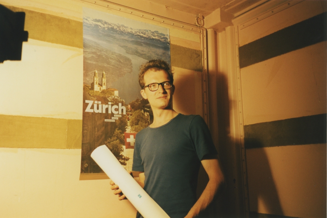 Kerim Seiler im Empfangsbüro, message salon Museumsshop, Kunsthaus Zürich