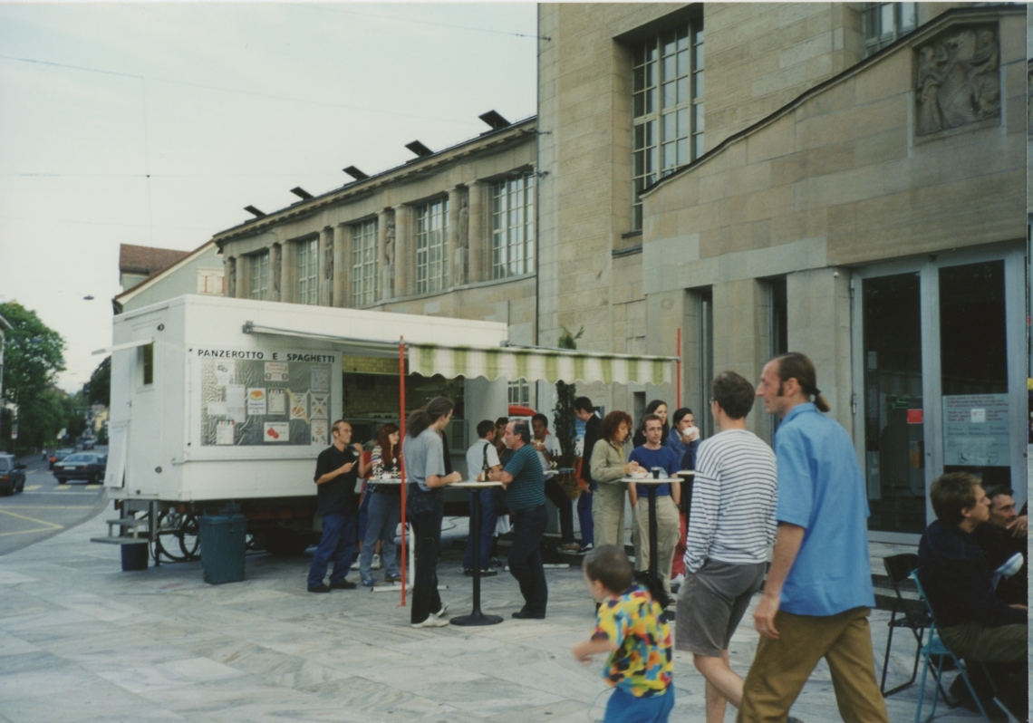 Vernissage message salon Publikation und message salon Museumsshop 23.8.98, Panzerotto von Vincenzo und Maria, Kunsthaus Zürich