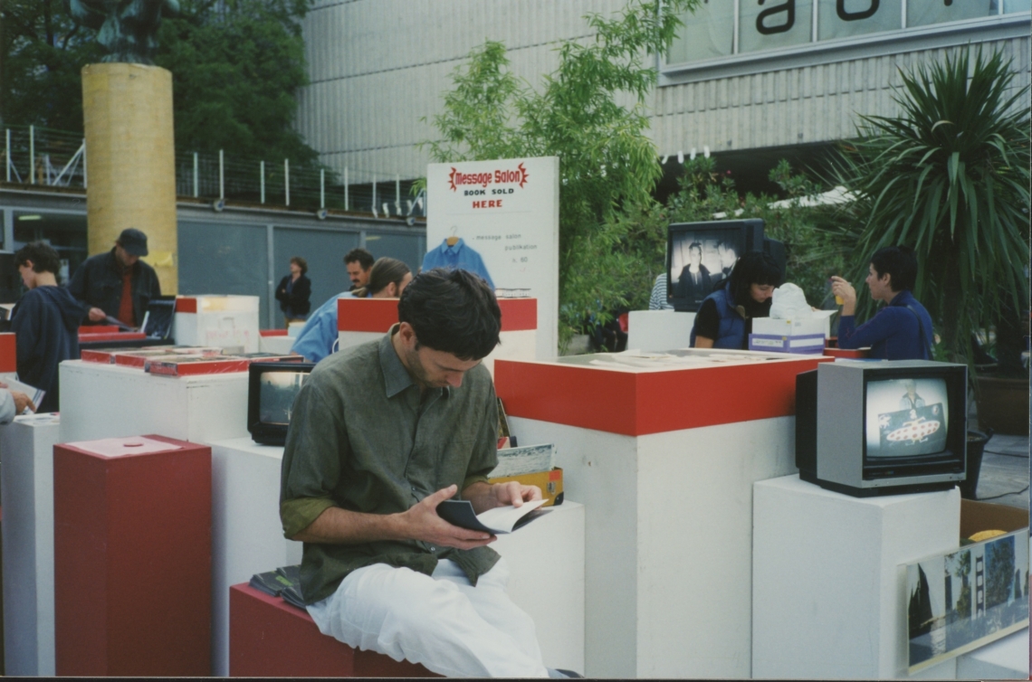 Vernissage message salon Publikation und message salon Museumsshop 23.8.98, Kunsthaus Zürich 