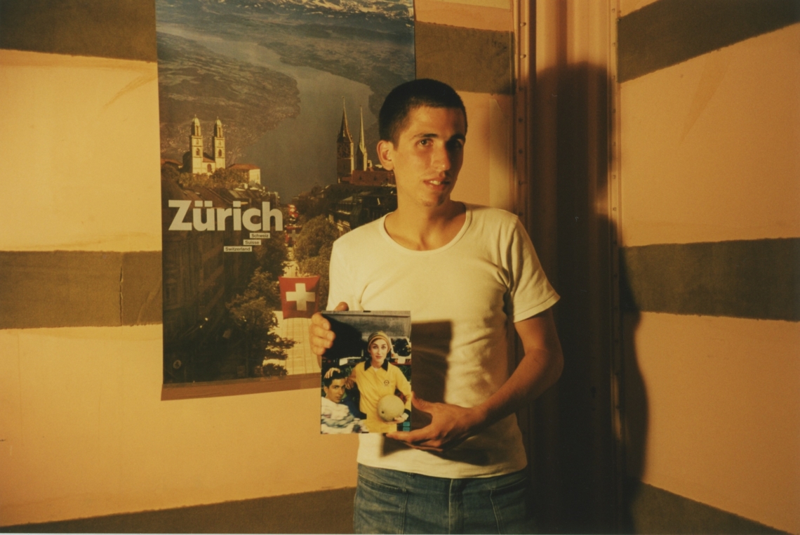 San Keller im Empfangsbüro, message salon Museumsshop, Kunsthaus Zürich