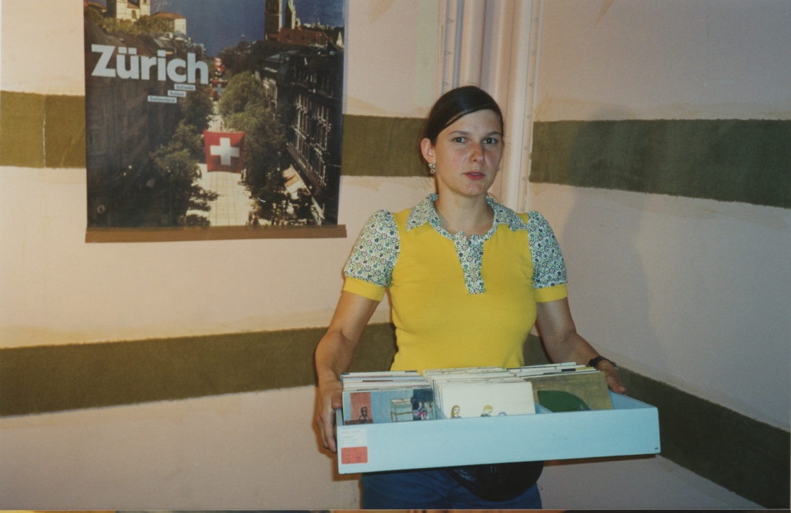 Andrea Muheim im Empfangsbüro, message salon Museumsshop, Kunsthaus Zürich