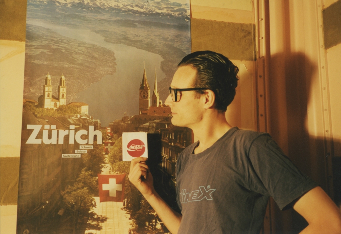 Urs Lehmann im Empfangsbüro, message salon Museumsshop, Kunsthaus Zürich