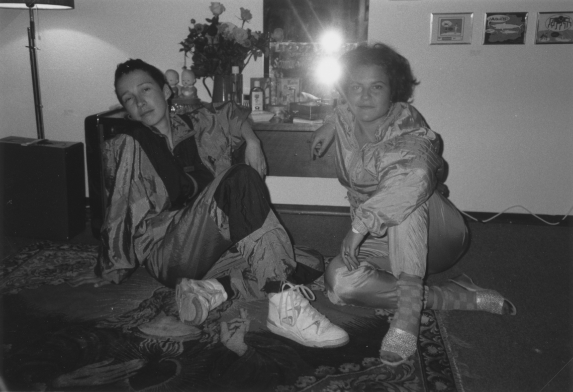 Eröffnung mit Selina Trepp und Esther Eppstein "Bodenlose Tiefpreise – alles ist käuflich", Bilderladen Monotony, Zürich