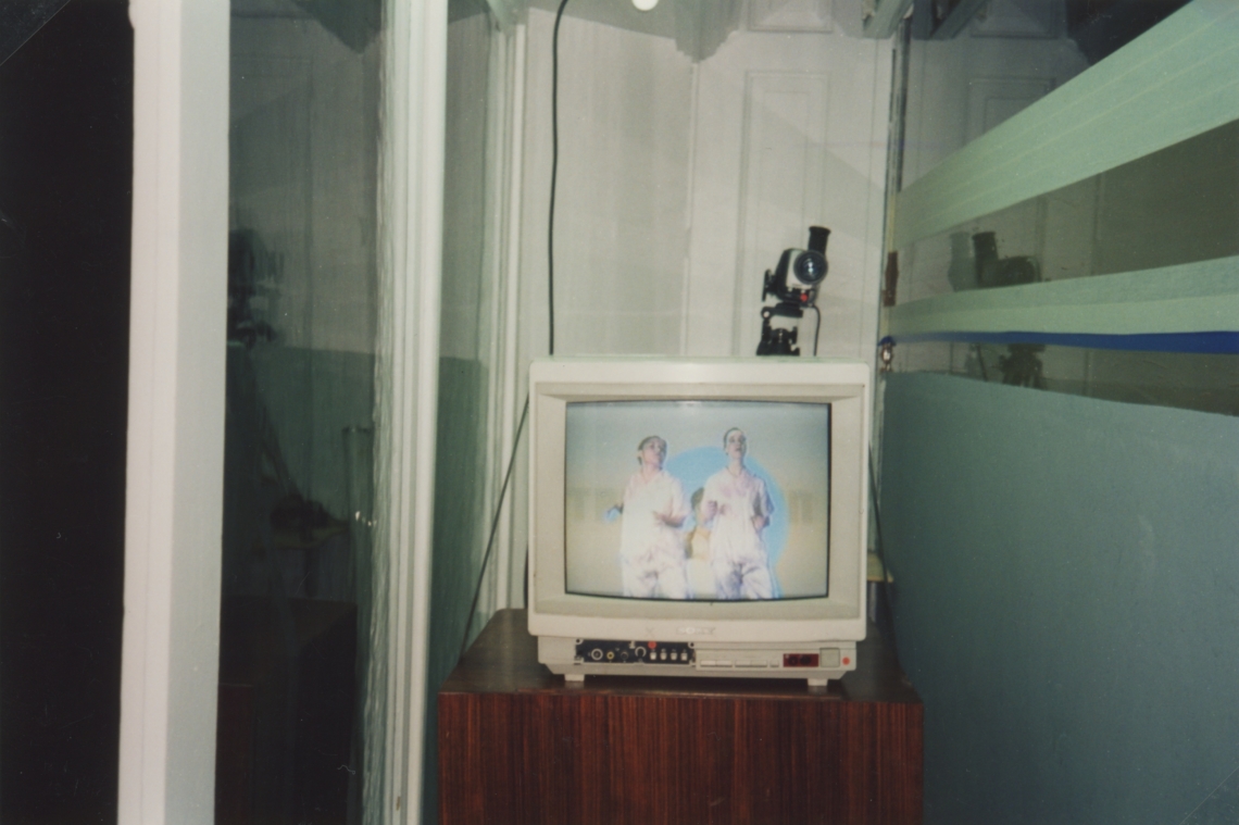 Treppstein Casting dance instruction,  video-box, message salon, Zürich 1997