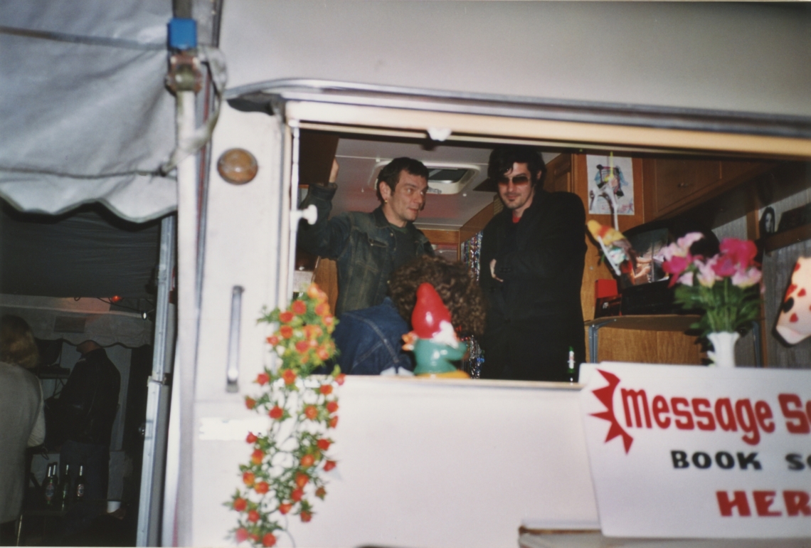 Esther Eppstein "message salon Wohnwagen 1998–2000", Vernissage, BüroFriedrich, Berlin