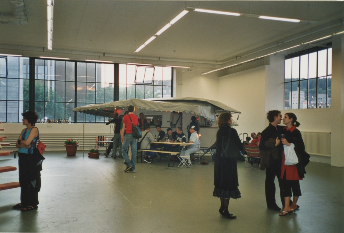 Esther Eppstein "message salon Wohnwagen", Vernissage "Let's be friends", Migros Museum Zürich