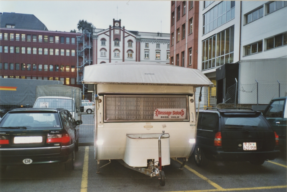 Der message salon Wohnwagen, auf dem Parkplatz im Löwenbräu Areal, Zürich
