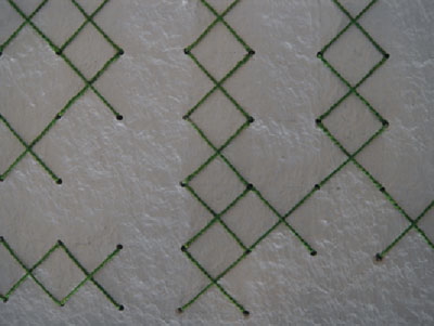 Irene Düring "kannst mich kreuzweise", 2007, (Detail) Wandstickerei 160x7,5 cm