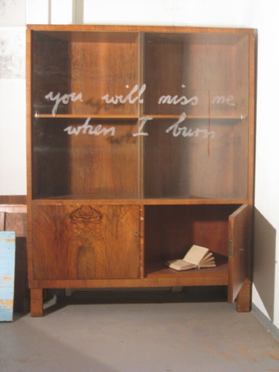 Jean-Claude Freymond-Guth "You will miss me when I burn", Holzschrank, eingravierter Text, 2004