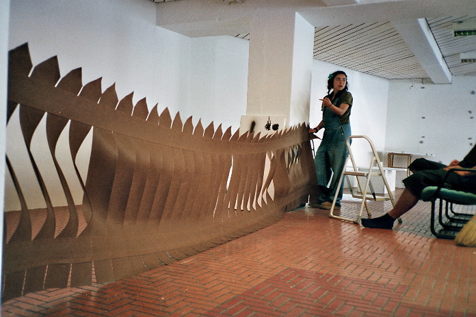 Diego Fernández, Felipe Mujica und Johanna Unzueta "Dispersed Pieces of Something", Aufbau der Ausstellung, message salon Rigiplatz, Zürich