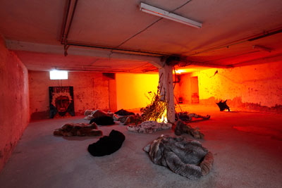 Stini Arn und Ehfa Hiltbrunner "Jungle fever", message salon, Keller Perla-Mode, Zürich, Foto Susi Bodmer 