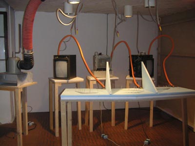 Cosmin: lifters, 2004 Installation