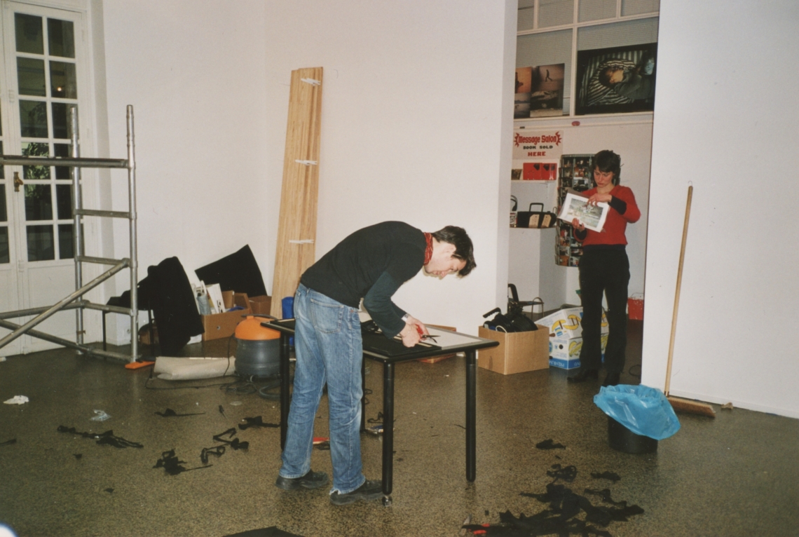 message salon in Paris, Aufbau mit Laurent Goei und Saskja Rosset, Centre Culturel Suisse