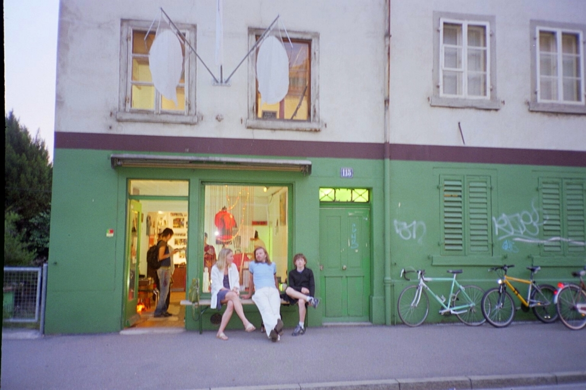 message salon shop und videoclub, Universitätsstrasse 115, Rigiplatz, Zürich, 2001–2006 