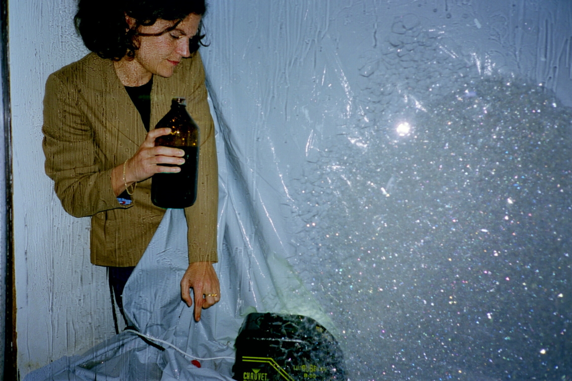 Selina Trepp "Politikin'", bubble machine, message salon Rigiplatz, Zurich 